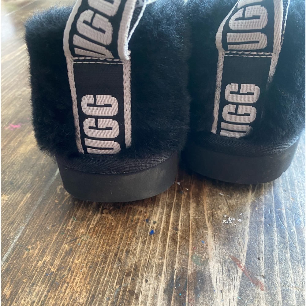 UGG black faux fur sugar sole slippers!🖤😎🖤hard to find but here they are!!!